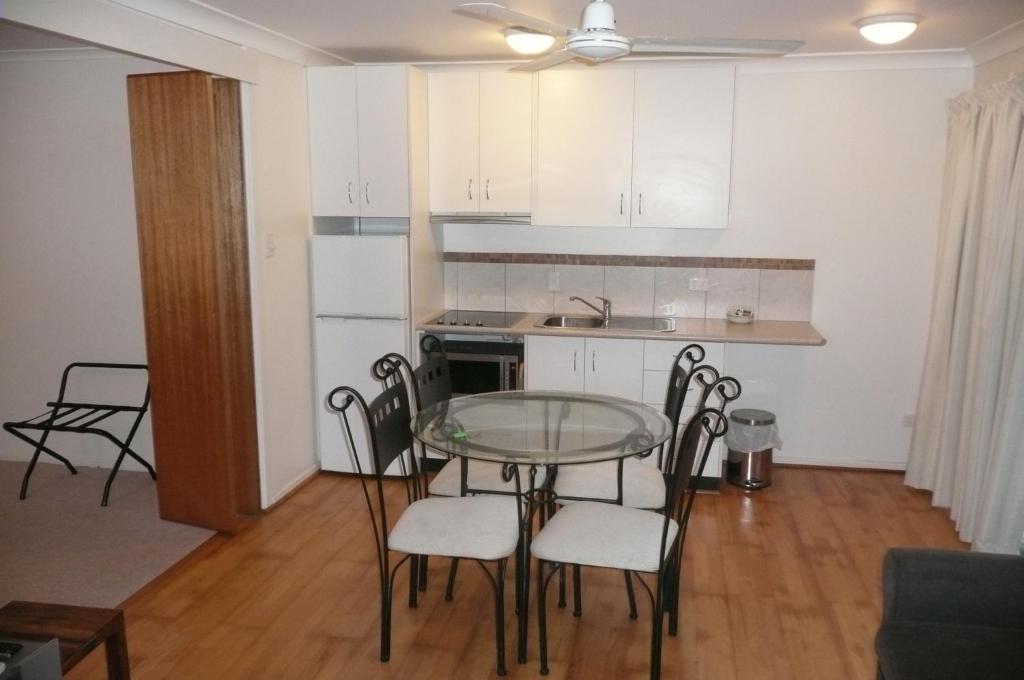 Beachside Holiday Units Bowen Room photo