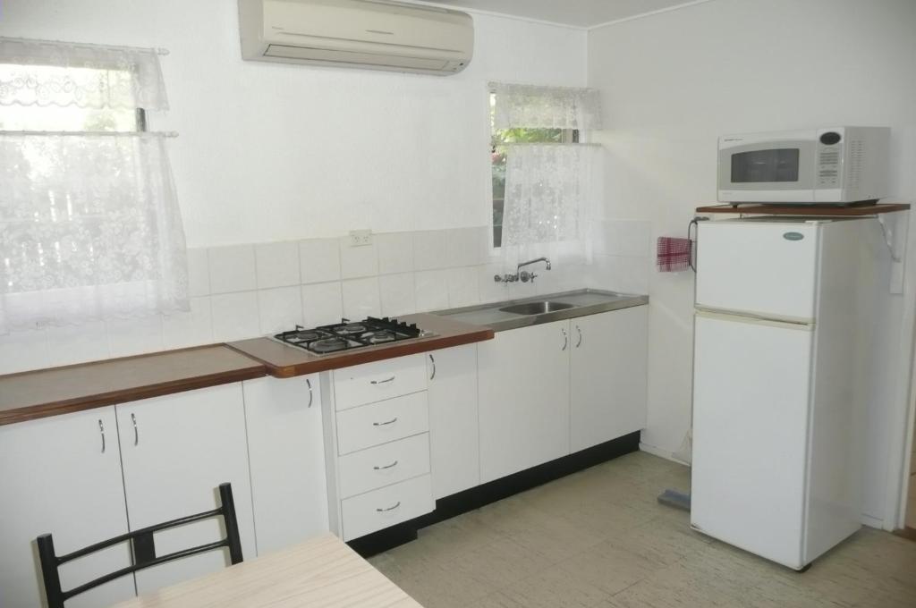Beachside Holiday Units Bowen Room photo