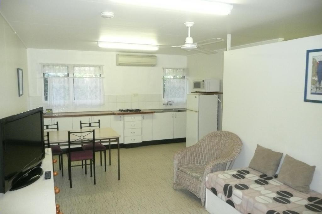 Beachside Holiday Units Bowen Room photo